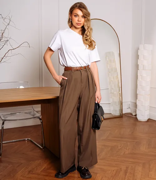 коричневый