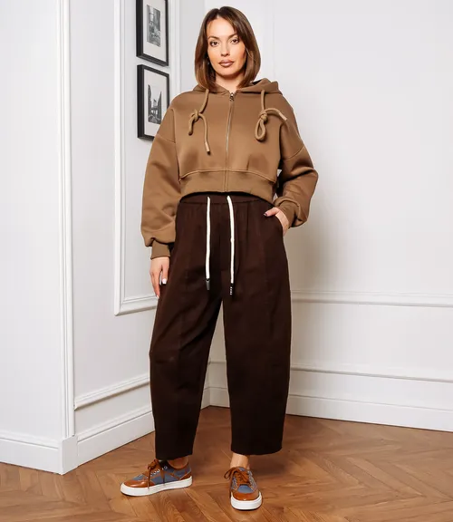 коричневый