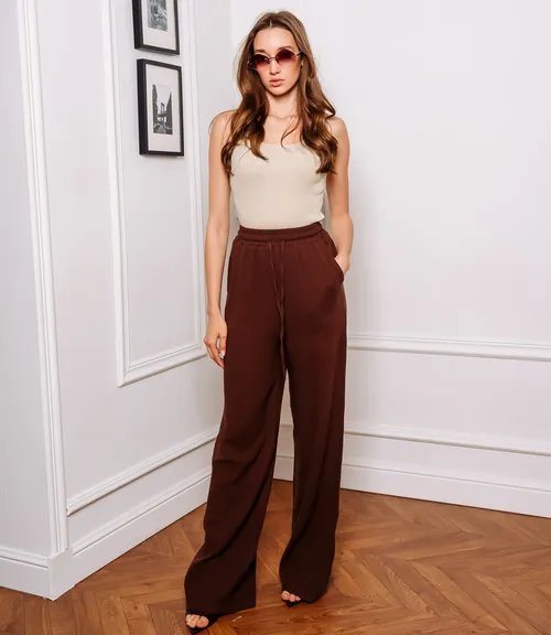 коричневый