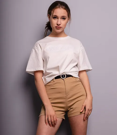 белый