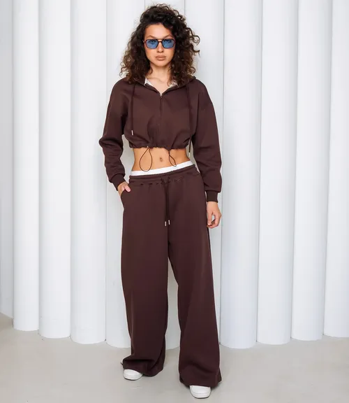 коричневый