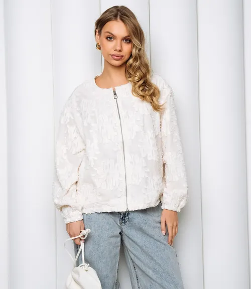 светло-бежевый