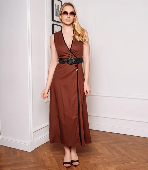 коричневый