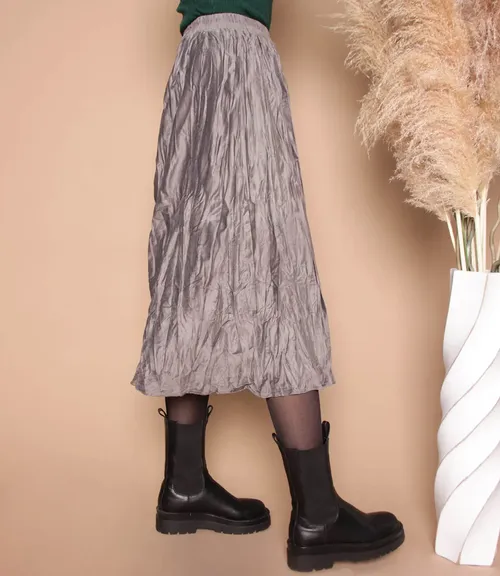 серебристый